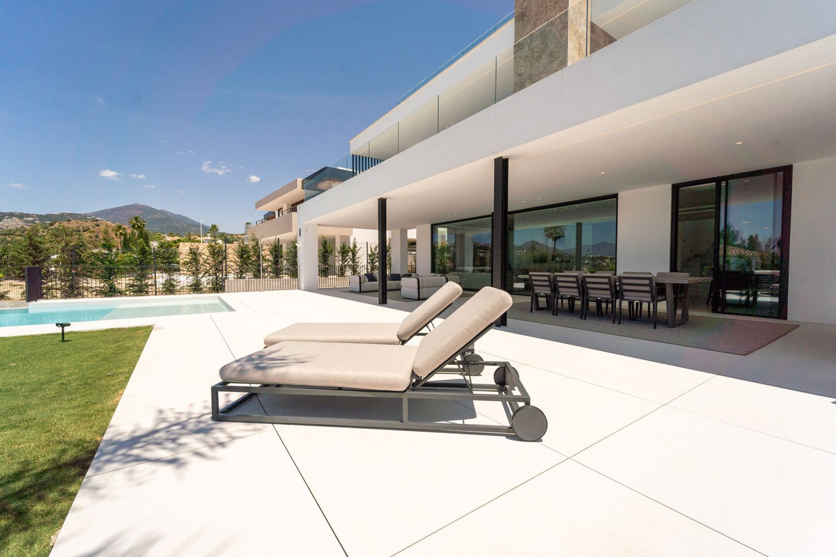 5 Bed Townhouse for sale in Nueva Andalucía Costa Del Sol, Málaga, Spain