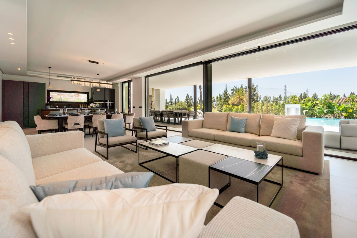 5 Bed Townhouse for sale in Nueva Andalucía Costa Del Sol, Málaga, Spain