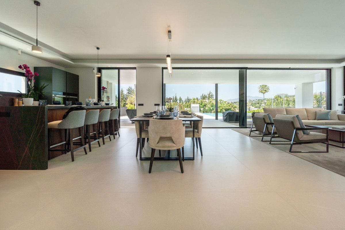 5 Bed Townhouse for sale in Nueva Andalucía Costa Del Sol, Málaga, Spain
