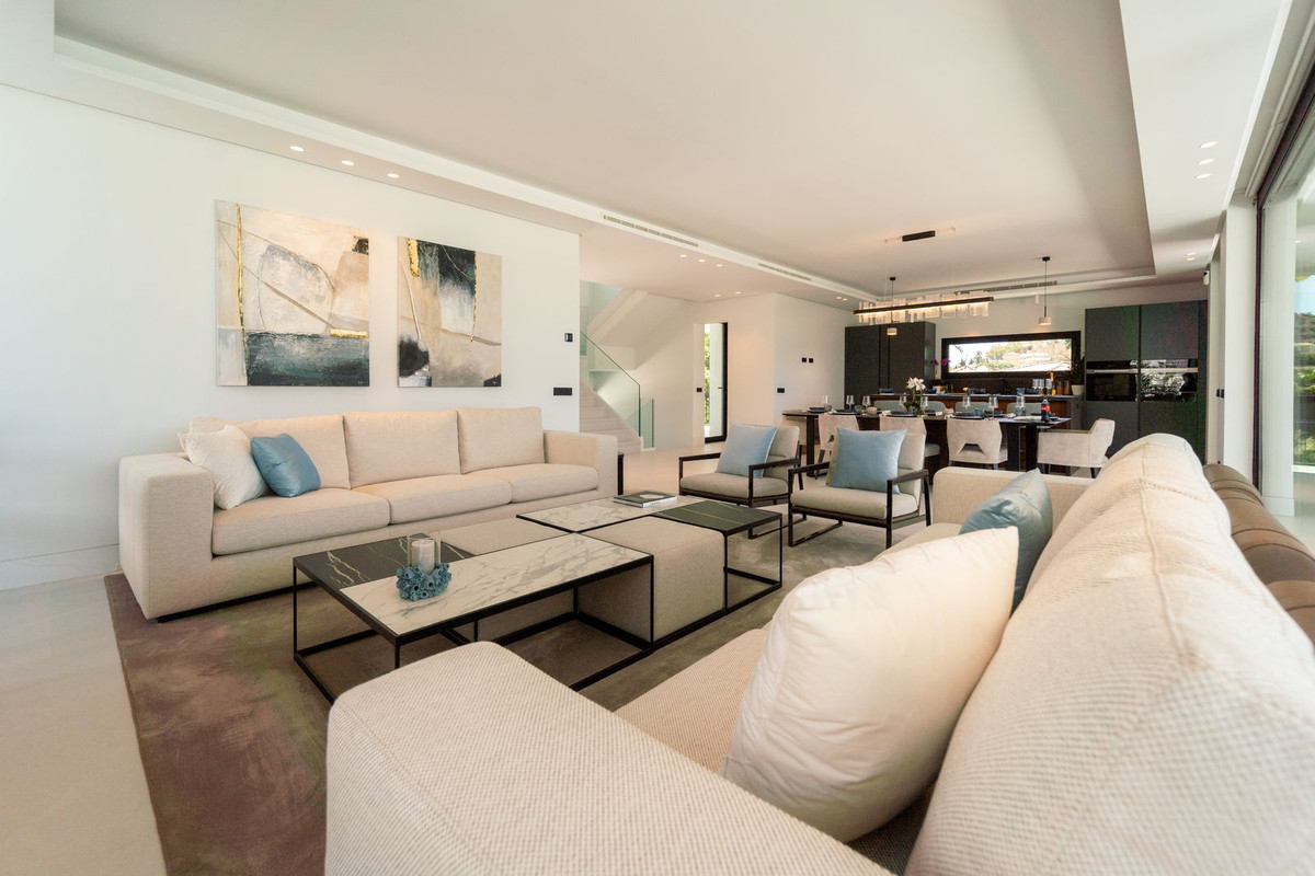 5 Bed Townhouse for sale in Nueva Andalucía Costa Del Sol, Málaga, Spain