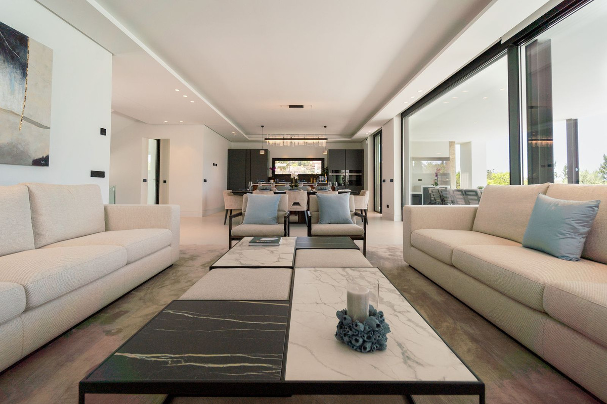 5 Bed Townhouse for sale in Nueva Andalucía Costa Del Sol, Málaga, Spain