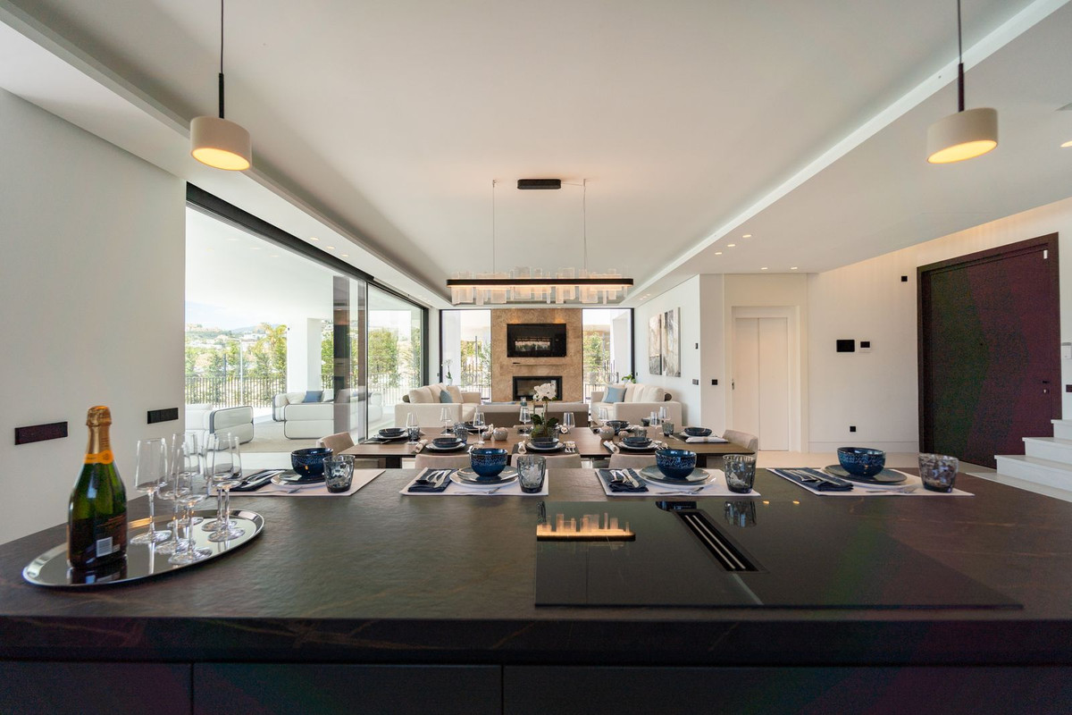 5 Bed Townhouse for sale in Nueva Andalucía Costa Del Sol, Málaga, Spain