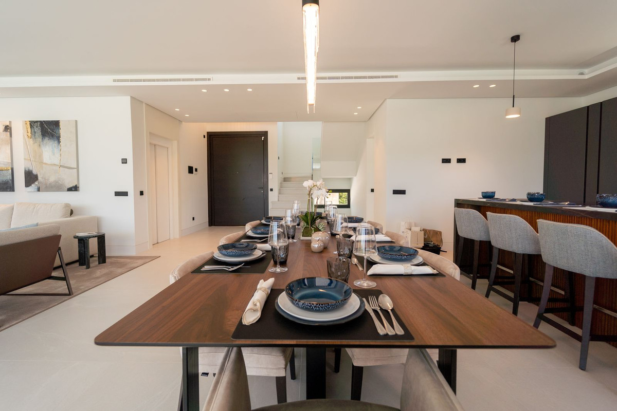 5 Bed Townhouse for sale in Nueva Andalucía Costa Del Sol, Málaga, Spain
