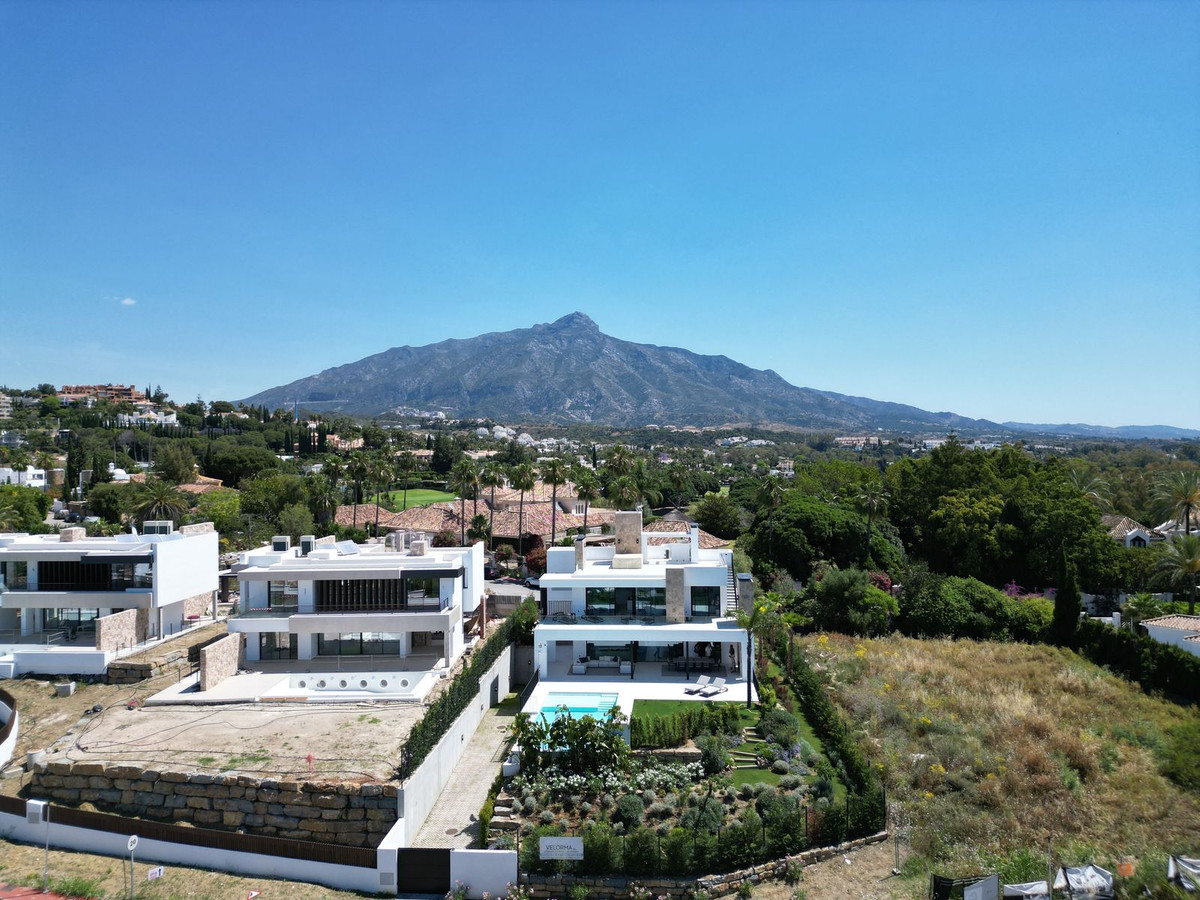 5 Bed Townhouse for sale in Nueva Andalucía Costa Del Sol, Málaga, Spain