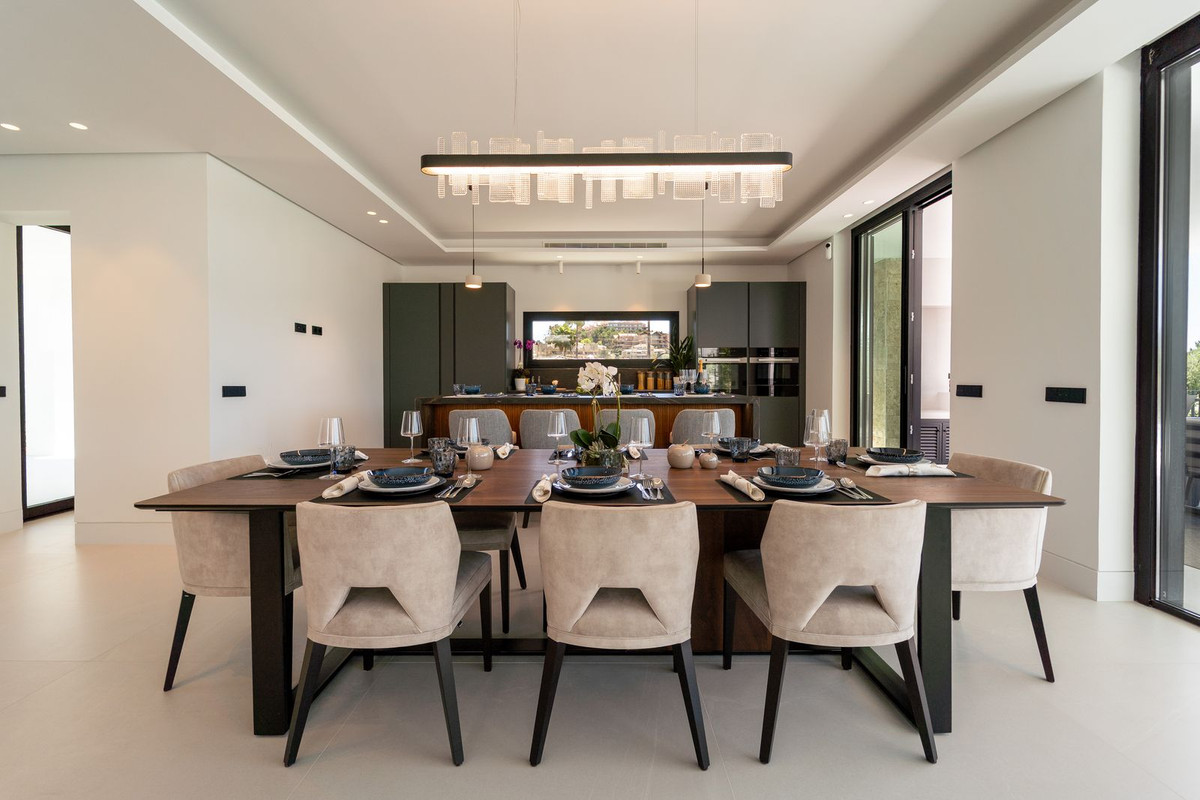 5 Bed Townhouse for sale in Nueva Andalucía Costa Del Sol, Málaga, Spain
