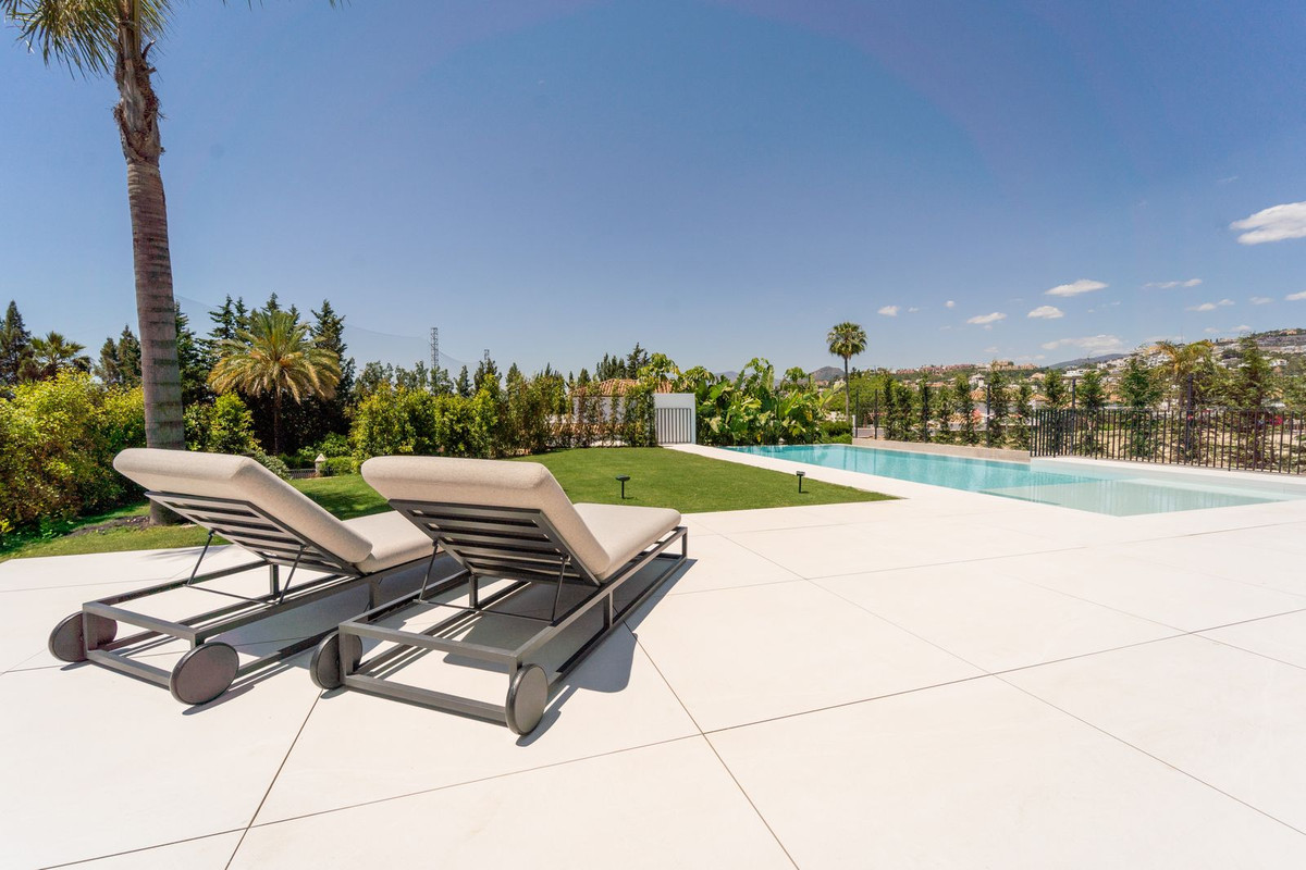 5 Bed Townhouse for sale in Nueva Andalucía Costa Del Sol, Málaga, Spain