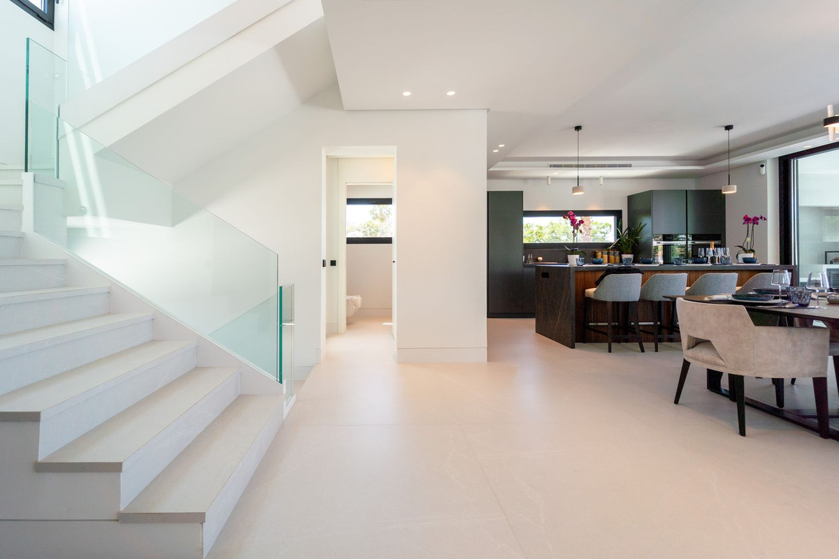 5 Bed Townhouse for sale in Nueva Andalucía Costa Del Sol, Málaga, Spain