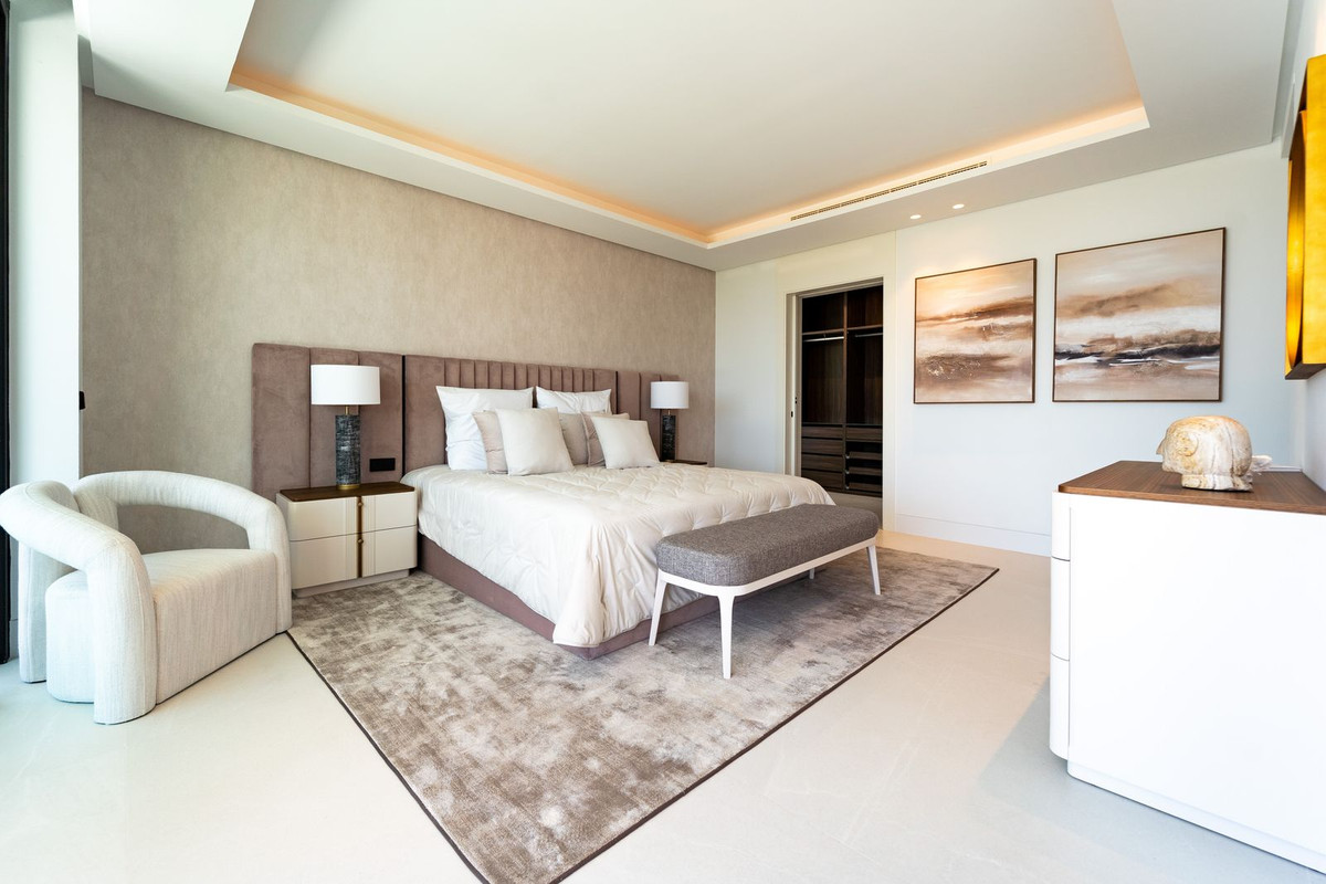 5 Bed Townhouse for sale in Nueva Andalucía Costa Del Sol, Málaga, Spain