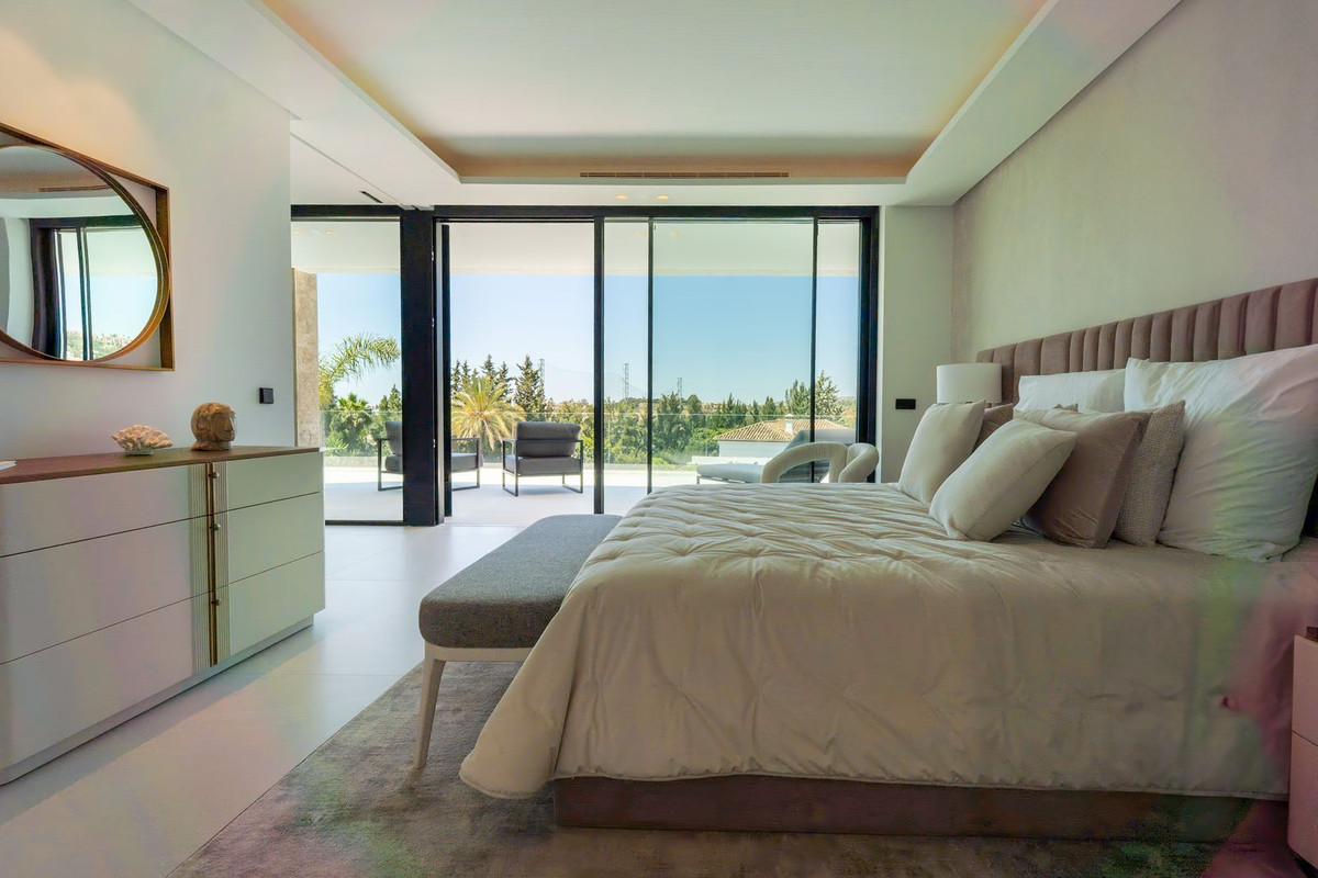 5 Bed Townhouse for sale in Nueva Andalucía Costa Del Sol, Málaga, Spain