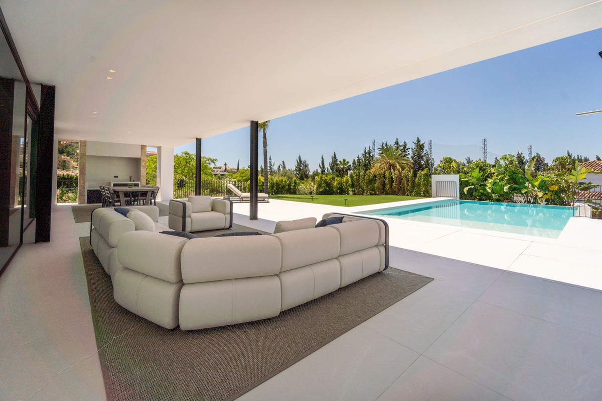 5 Bed Townhouse for sale in Nueva Andalucía Costa Del Sol, Málaga, Spain