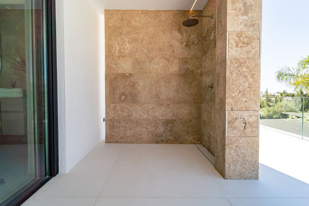 5 Bed Townhouse for sale in Nueva Andalucía Costa Del Sol, Málaga, Spain