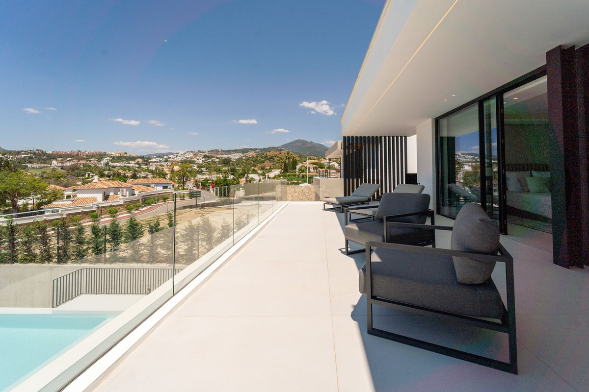 5 Bed Townhouse for sale in Nueva Andalucía Costa Del Sol, Málaga, Spain