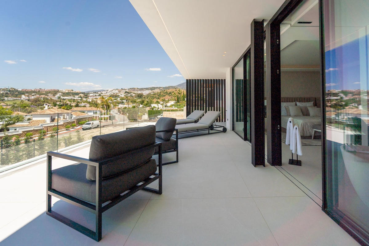 5 Bed Townhouse for sale in Nueva Andalucía Costa Del Sol, Málaga, Spain