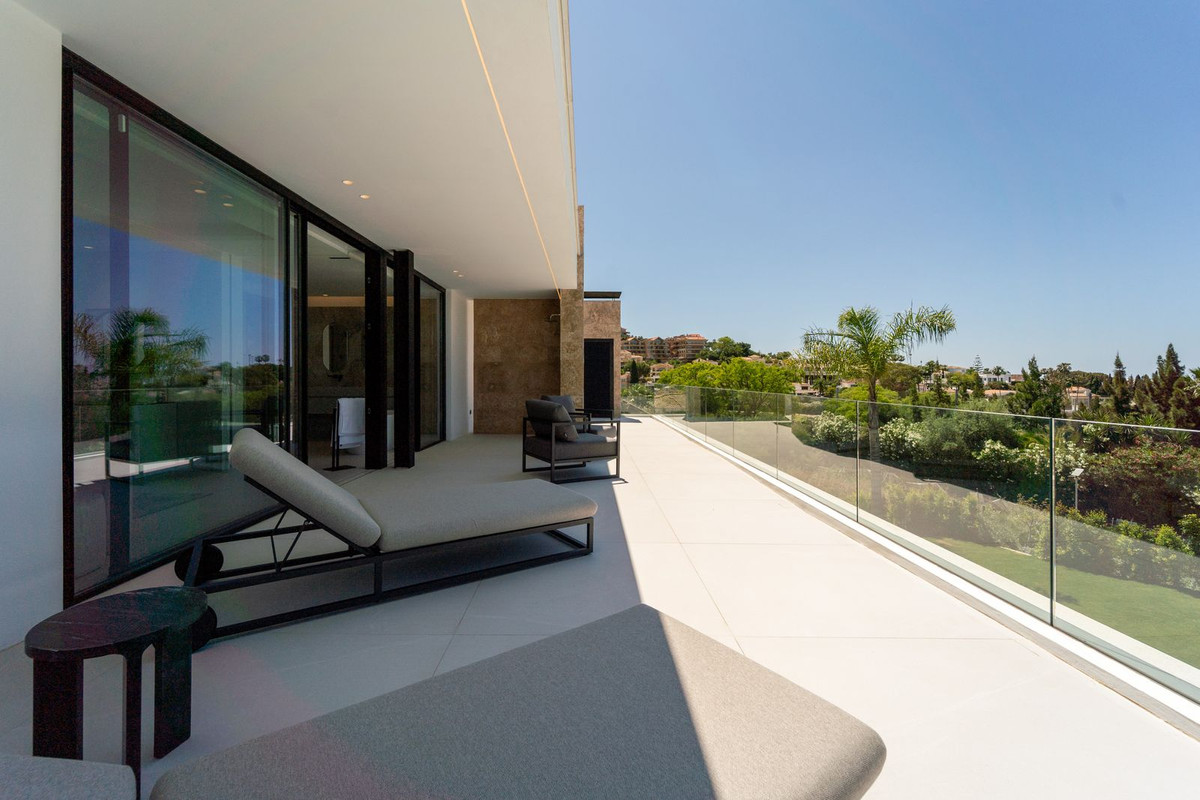 5 Bed Townhouse for sale in Nueva Andalucía Costa Del Sol, Málaga, Spain