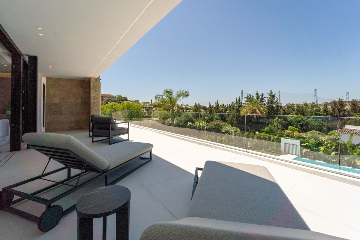 5 Bed Townhouse for sale in Nueva Andalucía Costa Del Sol, Málaga, Spain