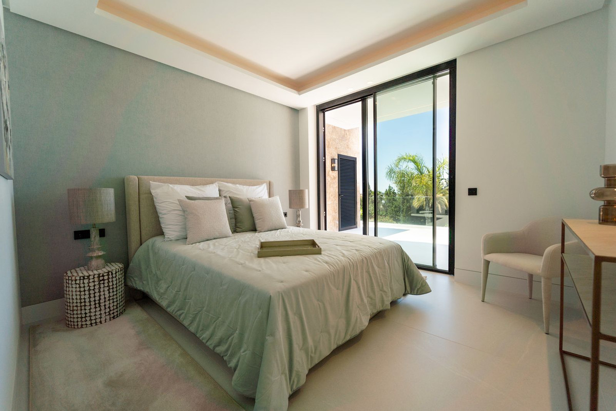 5 Bed Townhouse for sale in Nueva Andalucía Costa Del Sol, Málaga, Spain