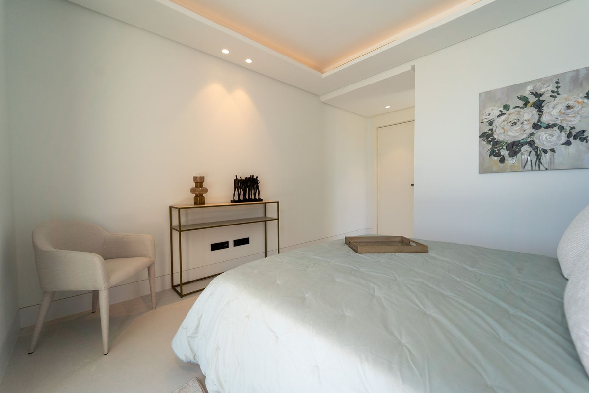 5 Bed Townhouse for sale in Nueva Andalucía Costa Del Sol, Málaga, Spain