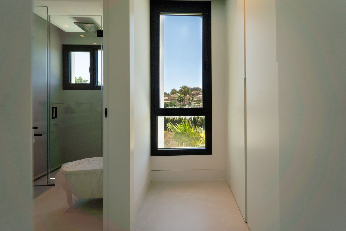 5 Bed Townhouse for sale in Nueva Andalucía Costa Del Sol, Málaga, Spain