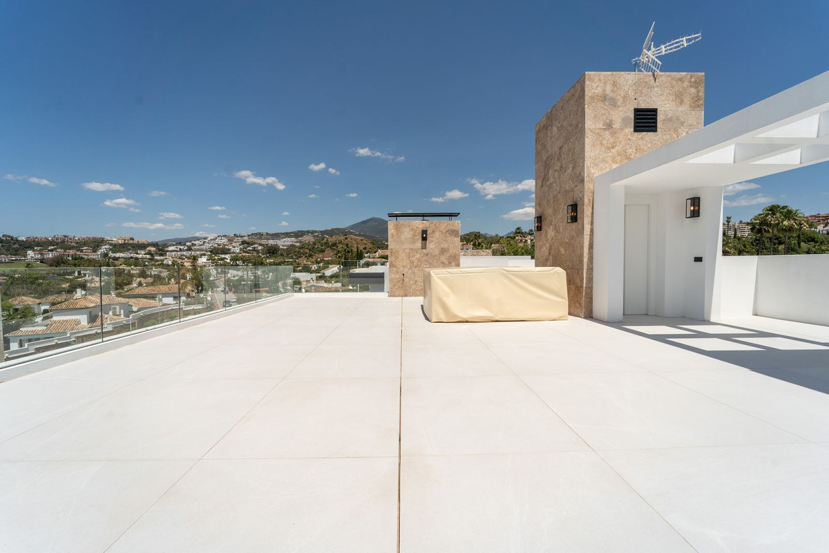 5 Bed Townhouse for sale in Nueva Andalucía Costa Del Sol, Málaga, Spain
