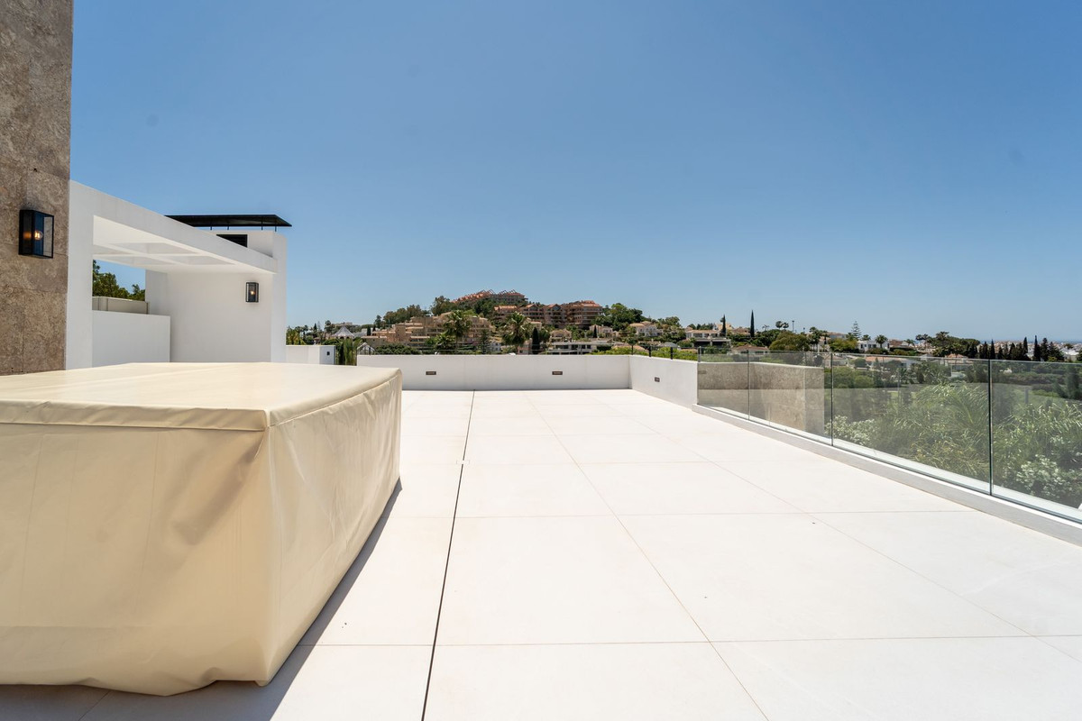 5 Bed Townhouse for sale in Nueva Andalucía Costa Del Sol, Málaga, Spain