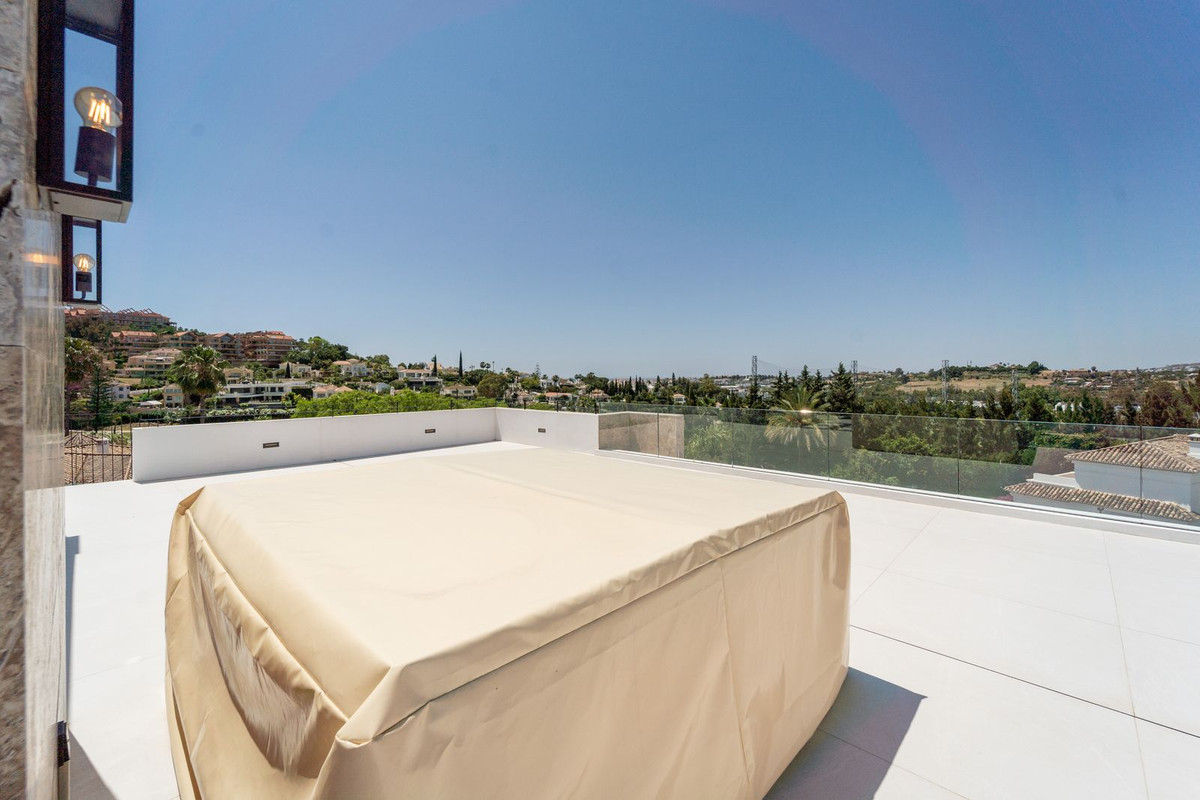 5 Bed Townhouse for sale in Nueva Andalucía Costa Del Sol, Málaga, Spain