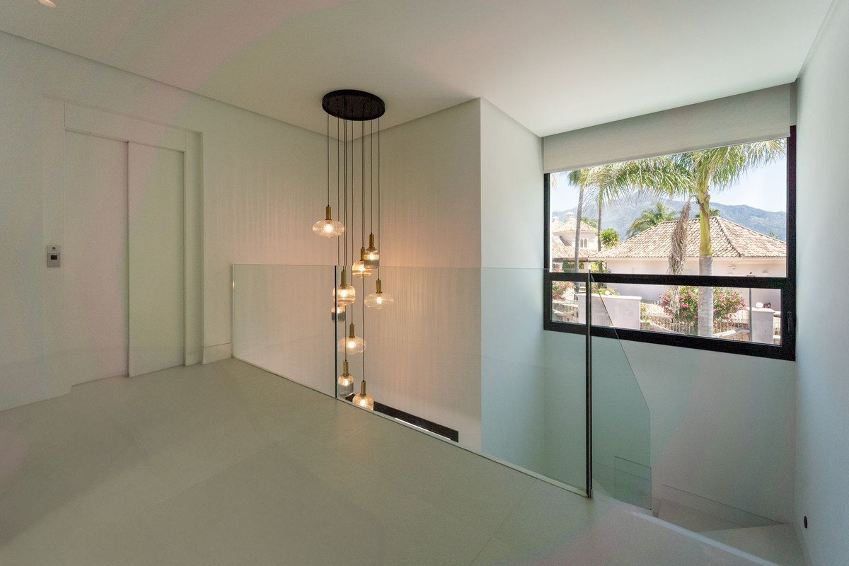5 Bed Townhouse for sale in Nueva Andalucía Costa Del Sol, Málaga, Spain