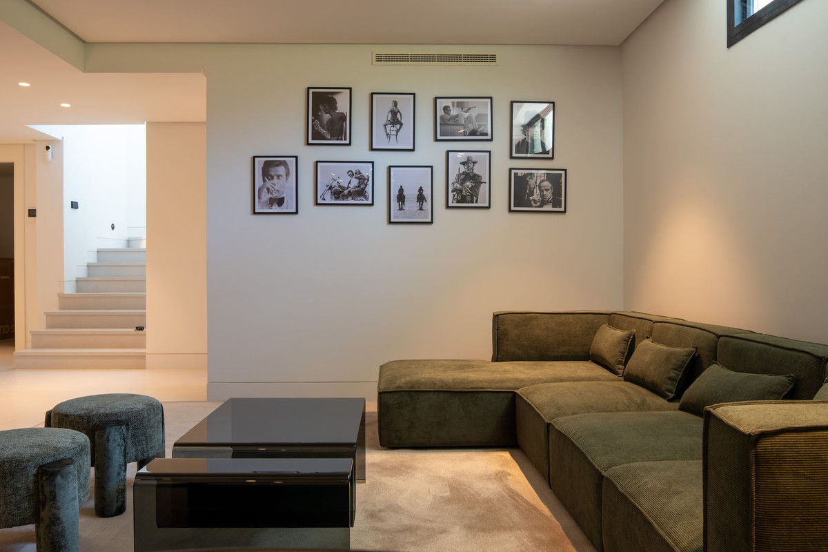 5 Bed Townhouse for sale in Nueva Andalucía Costa Del Sol, Málaga, Spain