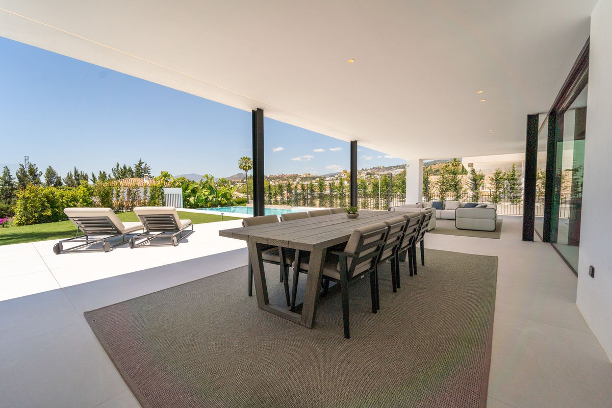 5 Bed Townhouse for sale in Nueva Andalucía Costa Del Sol, Málaga, Spain