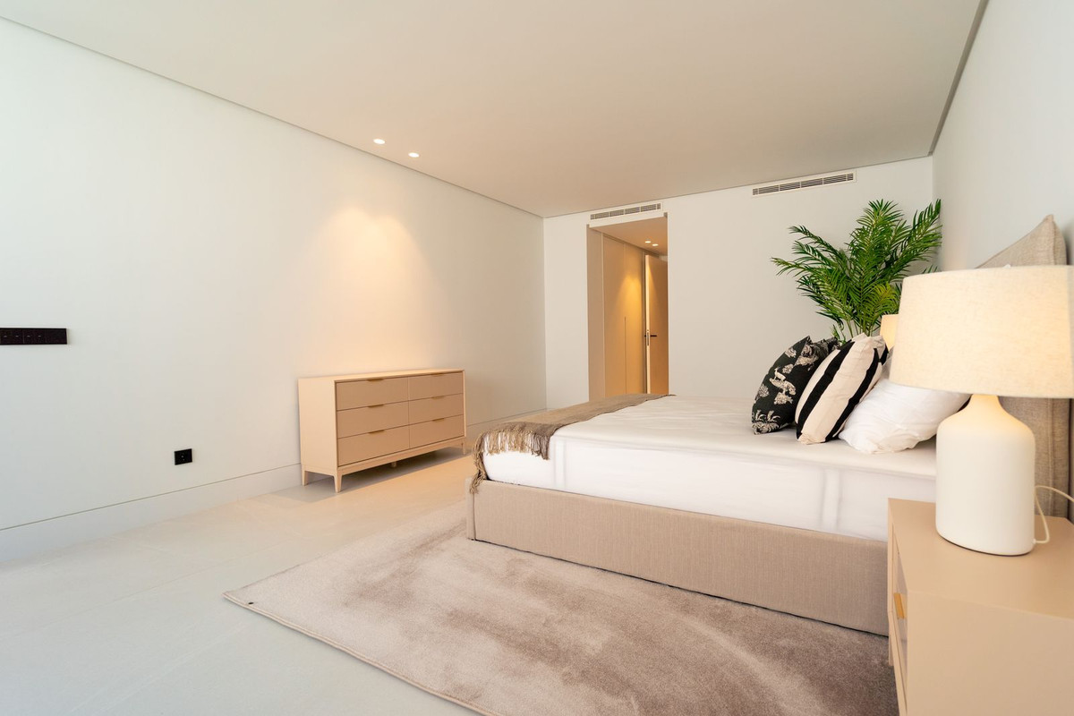 5 Bed Townhouse for sale in Nueva Andalucía Costa Del Sol, Málaga, Spain