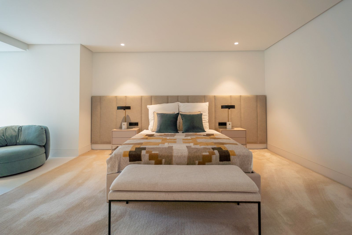 5 Bed Townhouse for sale in Nueva Andalucía Costa Del Sol, Málaga, Spain