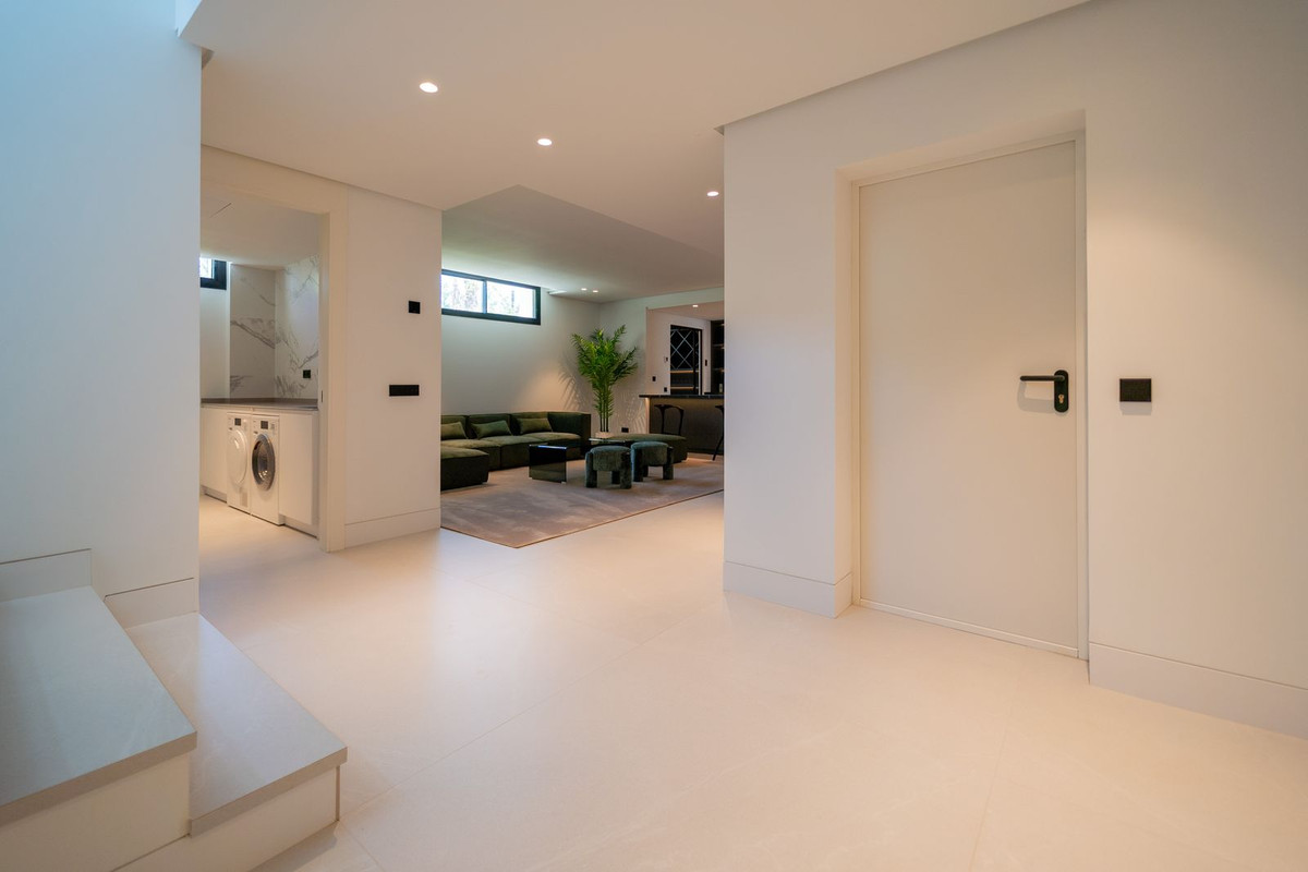 5 Bed Townhouse for sale in Nueva Andalucía Costa Del Sol, Málaga, Spain