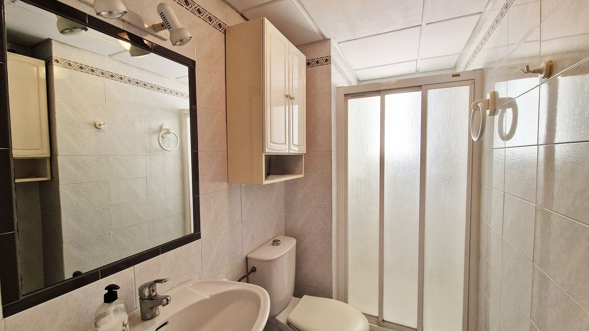 Se vende Apartamento Planta Media de 3 dormitorios en Costa Del Sol, Málaga, España
