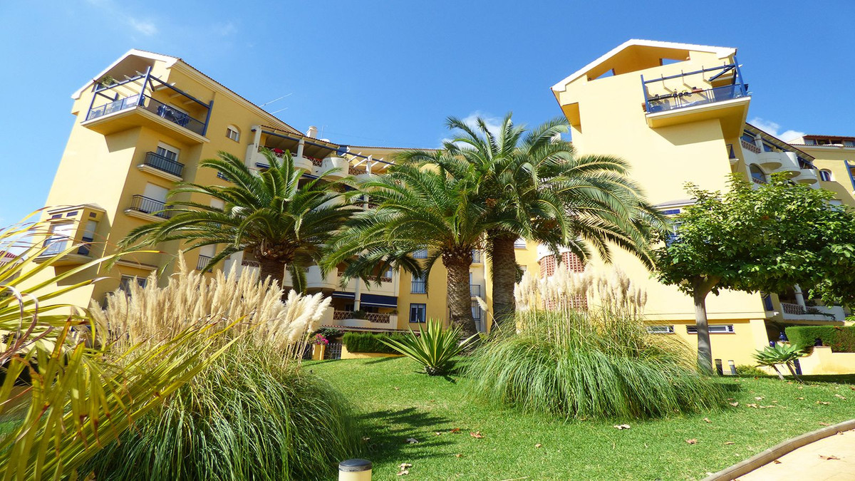 Se vende Apartamento Planta Media de 3 dormitorios en Costa Del Sol, Málaga, España