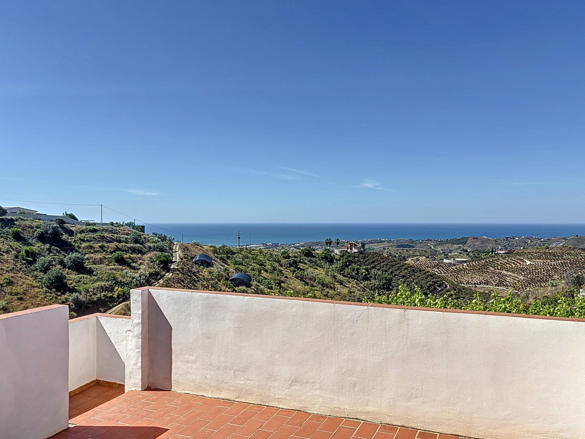 3 Bed Townhouse for sale in Vélezmálaga Costa Del Sol East, Málaga, Spain