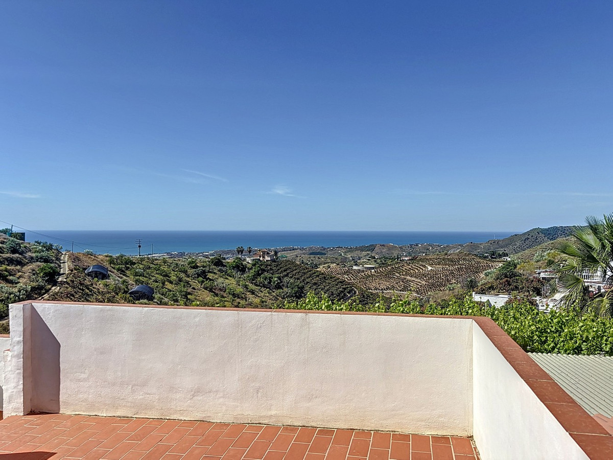 3 Bed Townhouse for sale in Vélezmálaga Costa Del Sol East, Málaga, Spain