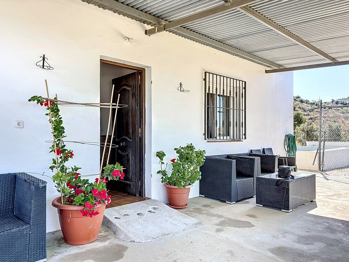 3 Bed Townhouse for sale in Vélezmálaga Costa Del Sol East, Málaga, Spain