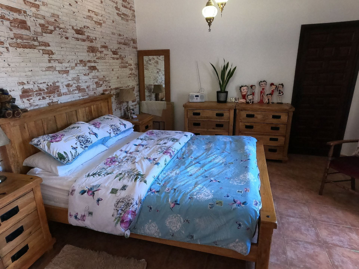 5 Bed Townhouse for sale in Jacarilla Costa Blanca, Alicante, Spain