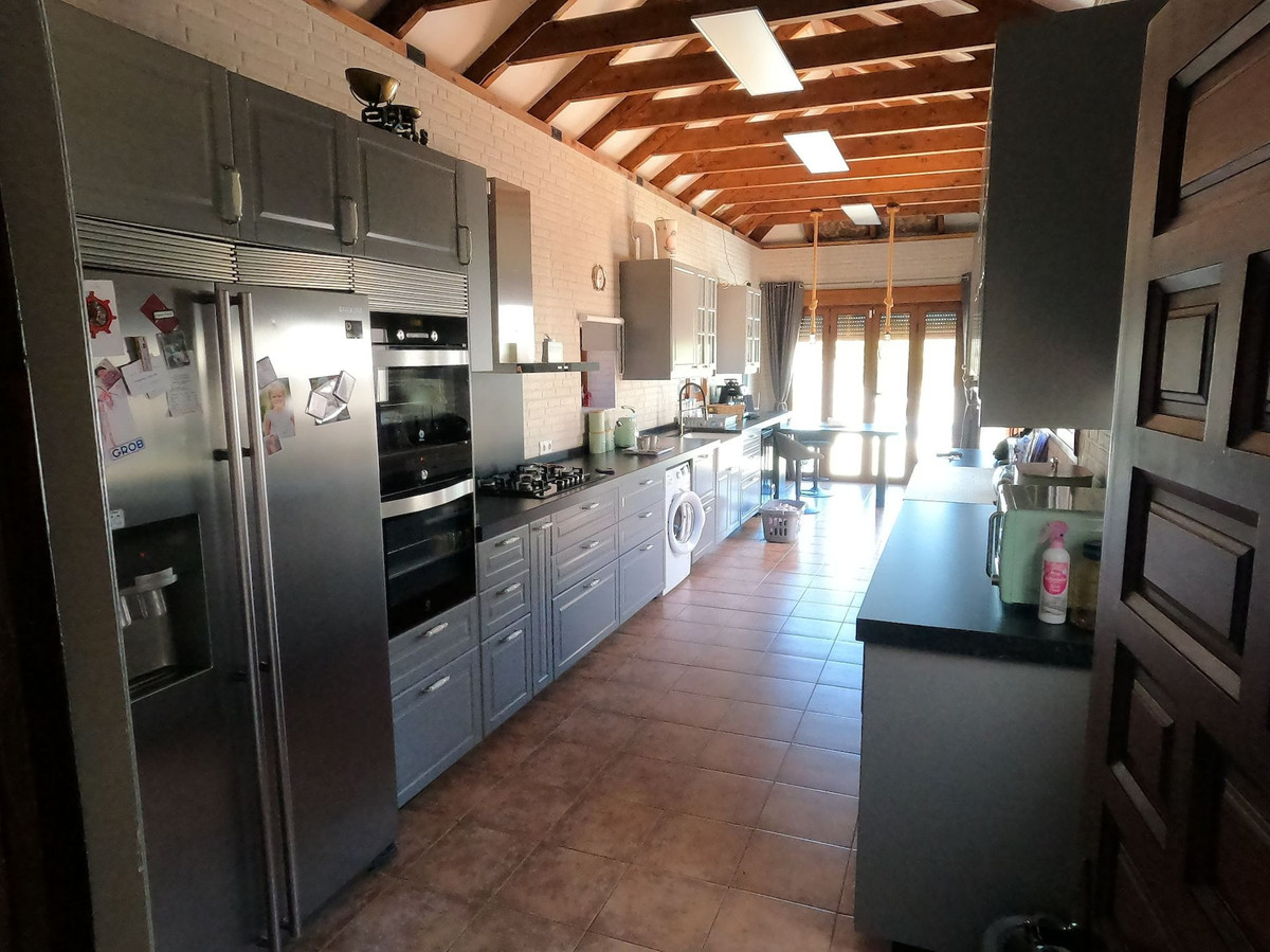 5 Bed Townhouse for sale in Jacarilla Costa Blanca, Alicante, Spain