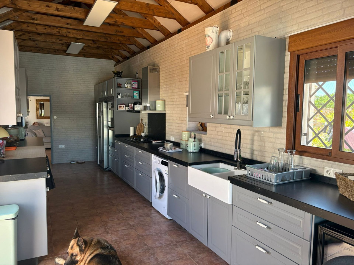 5 Bed Townhouse for sale in Jacarilla Costa Blanca, Alicante, Spain