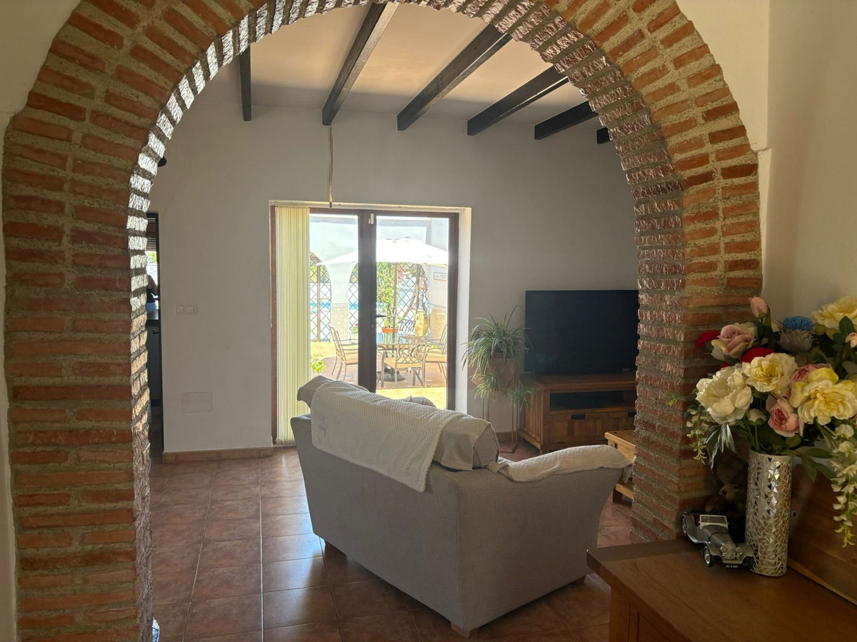 5 Bed Townhouse for sale in Jacarilla Costa Blanca, Alicante, Spain