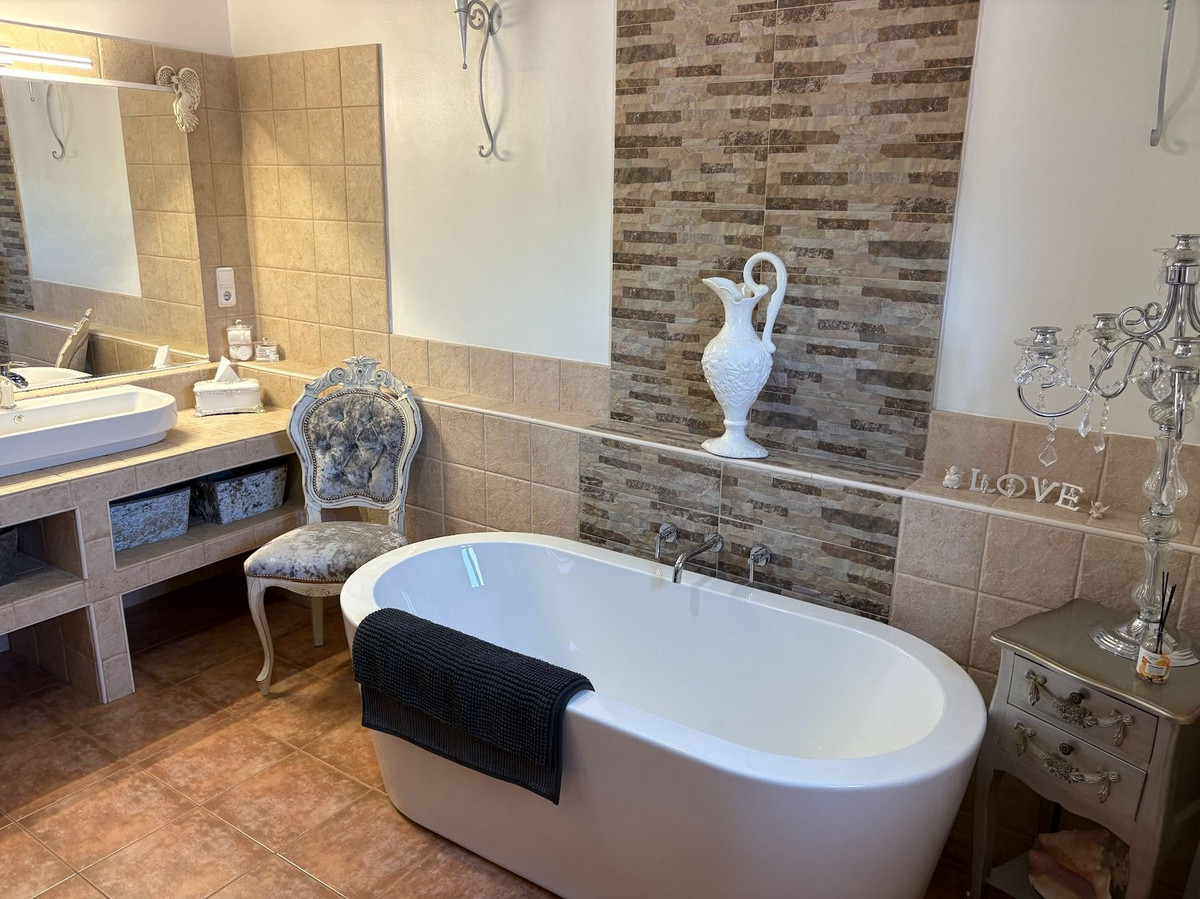 5 Bed Townhouse for sale in Jacarilla Costa Blanca, Alicante, Spain