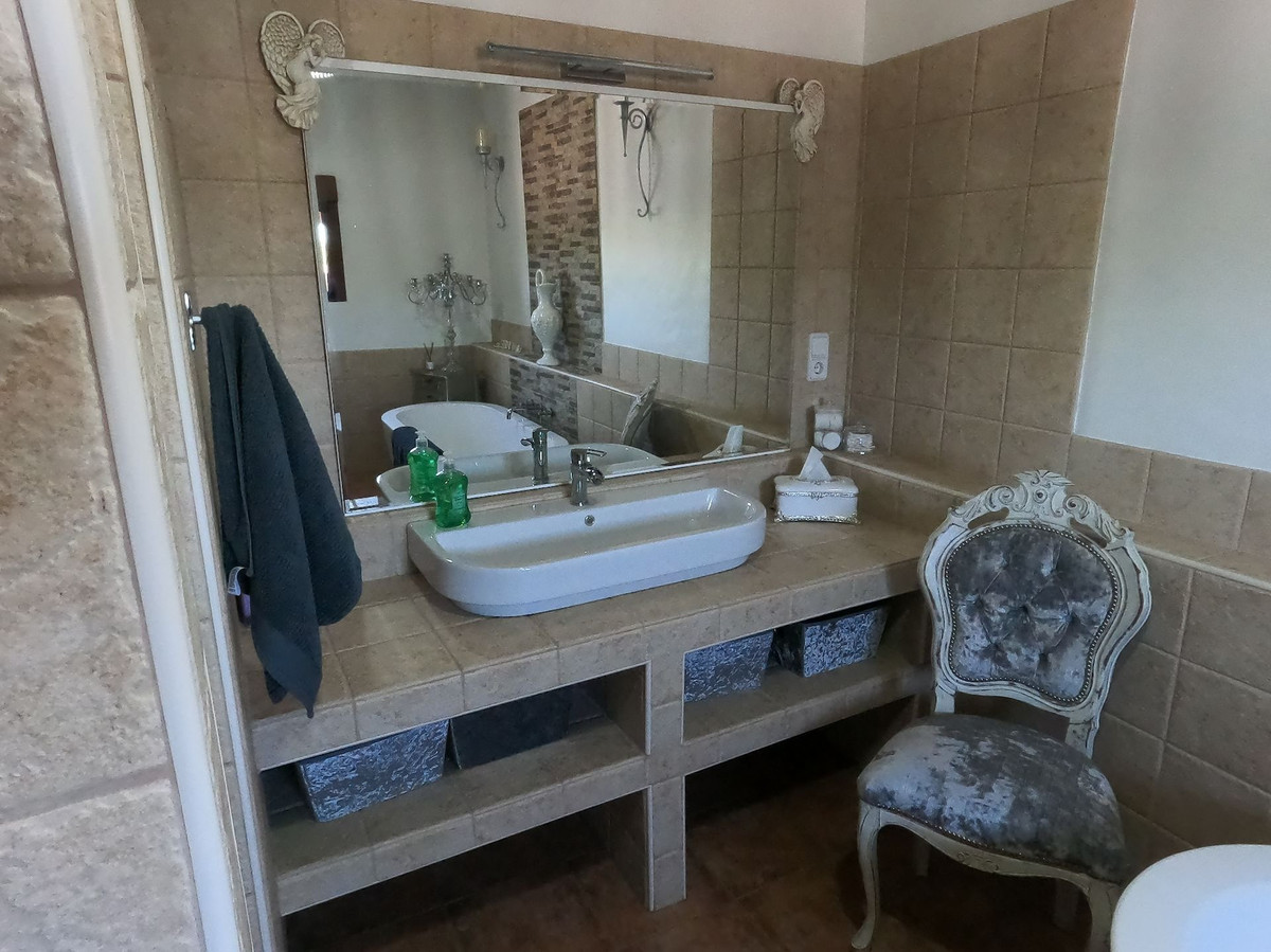 5 Bed Townhouse for sale in Jacarilla Costa Blanca, Alicante, Spain