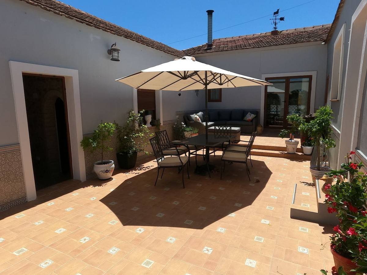 5 Bed Townhouse for sale in Jacarilla Costa Blanca, Alicante, Spain