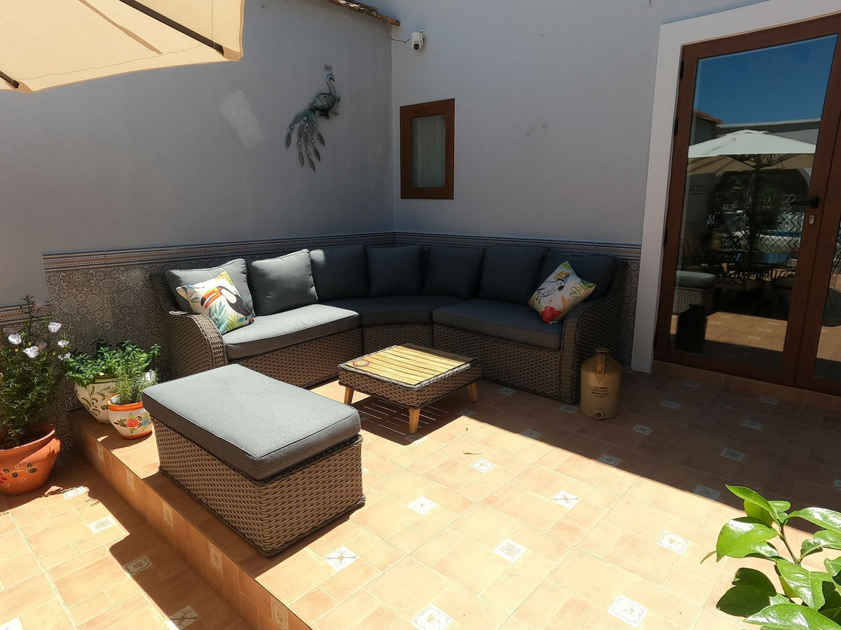 5 Bed Townhouse for sale in Jacarilla Costa Blanca, Alicante, Spain