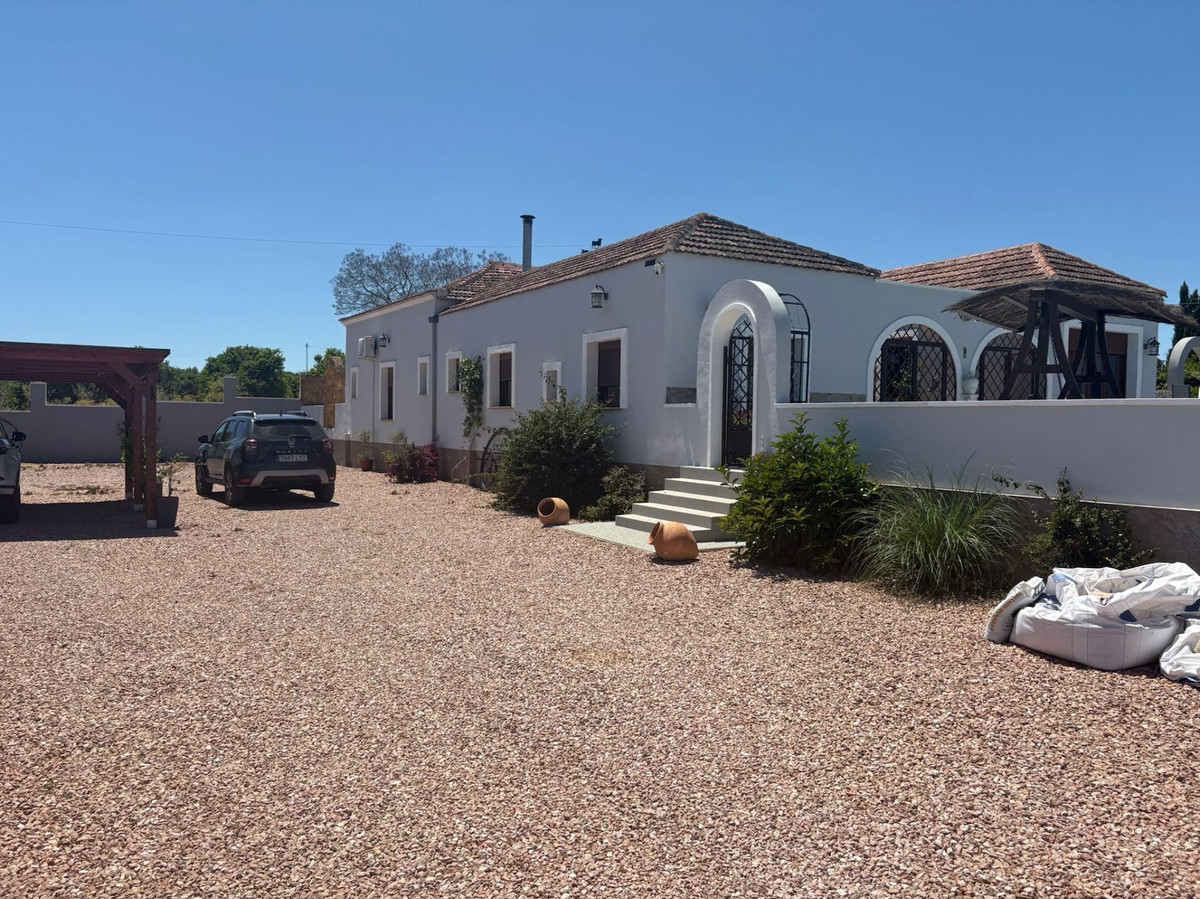 5 Bed Townhouse for sale in Jacarilla Costa Blanca, Alicante, Spain