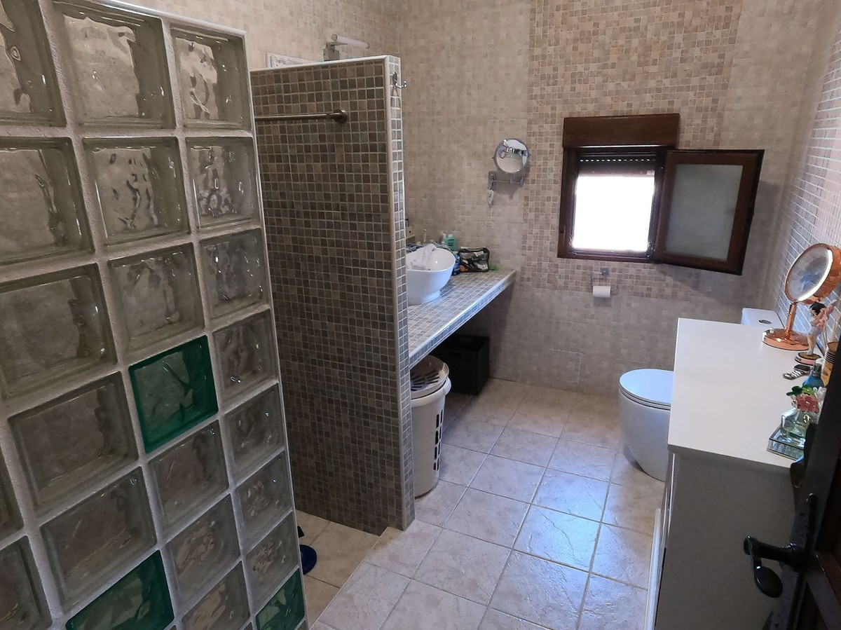 5 Bed Townhouse for sale in Jacarilla Costa Blanca, Alicante, Spain