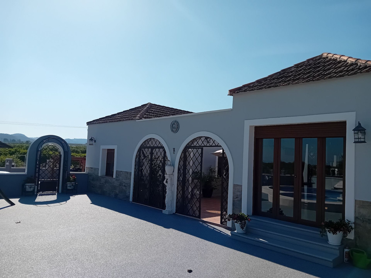 5 Bed Townhouse for sale in Jacarilla Costa Blanca, Alicante, Spain