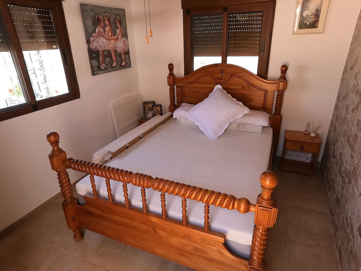 5 Bed Townhouse for sale in Jacarilla Costa Blanca, Alicante, Spain