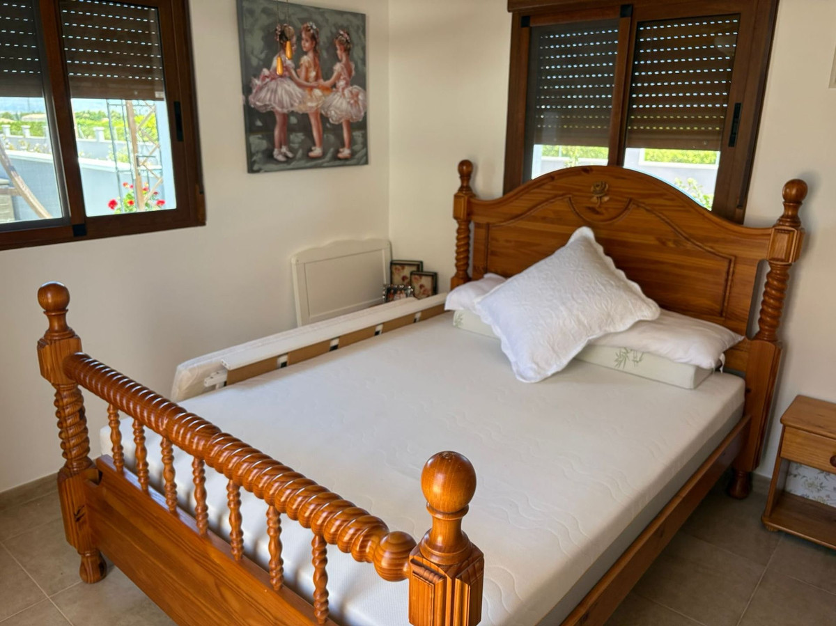 5 Bed Townhouse for sale in Jacarilla Costa Blanca, Alicante, Spain