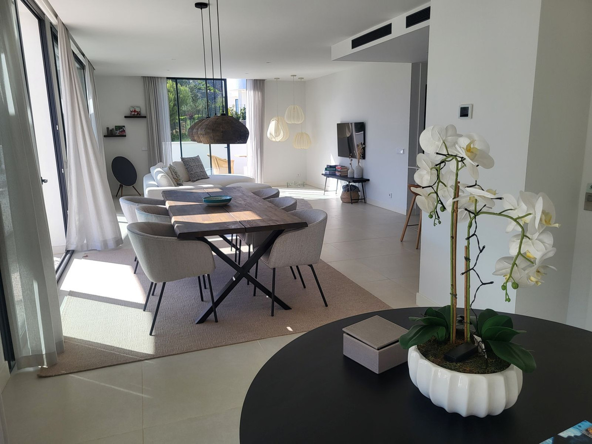 3 Bed Apartment for sale in Fuengirola Costa Del Sol, Málaga, Spain